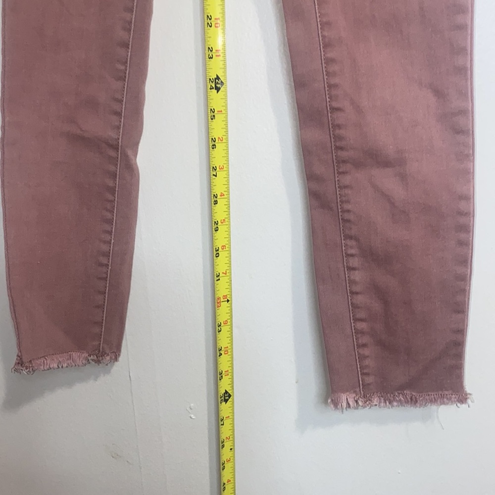 🪼Adorable Pink High rise skinny jeans! - Picture 6 of 9